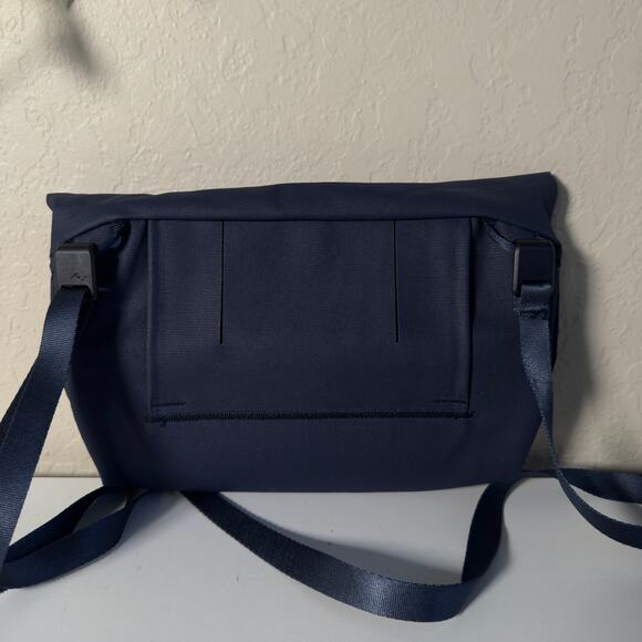 PEAK DESIGN Field Pouch V2 Camera Bag Organizer Midnight Blue Adjustable Strap - Picture 2 of 4